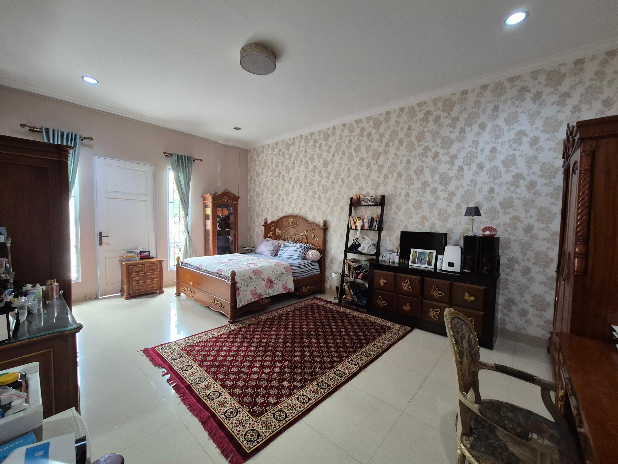 Dijual rumah siap huni 2 lantai posisi hoek di Kebayoran Baru good deal 