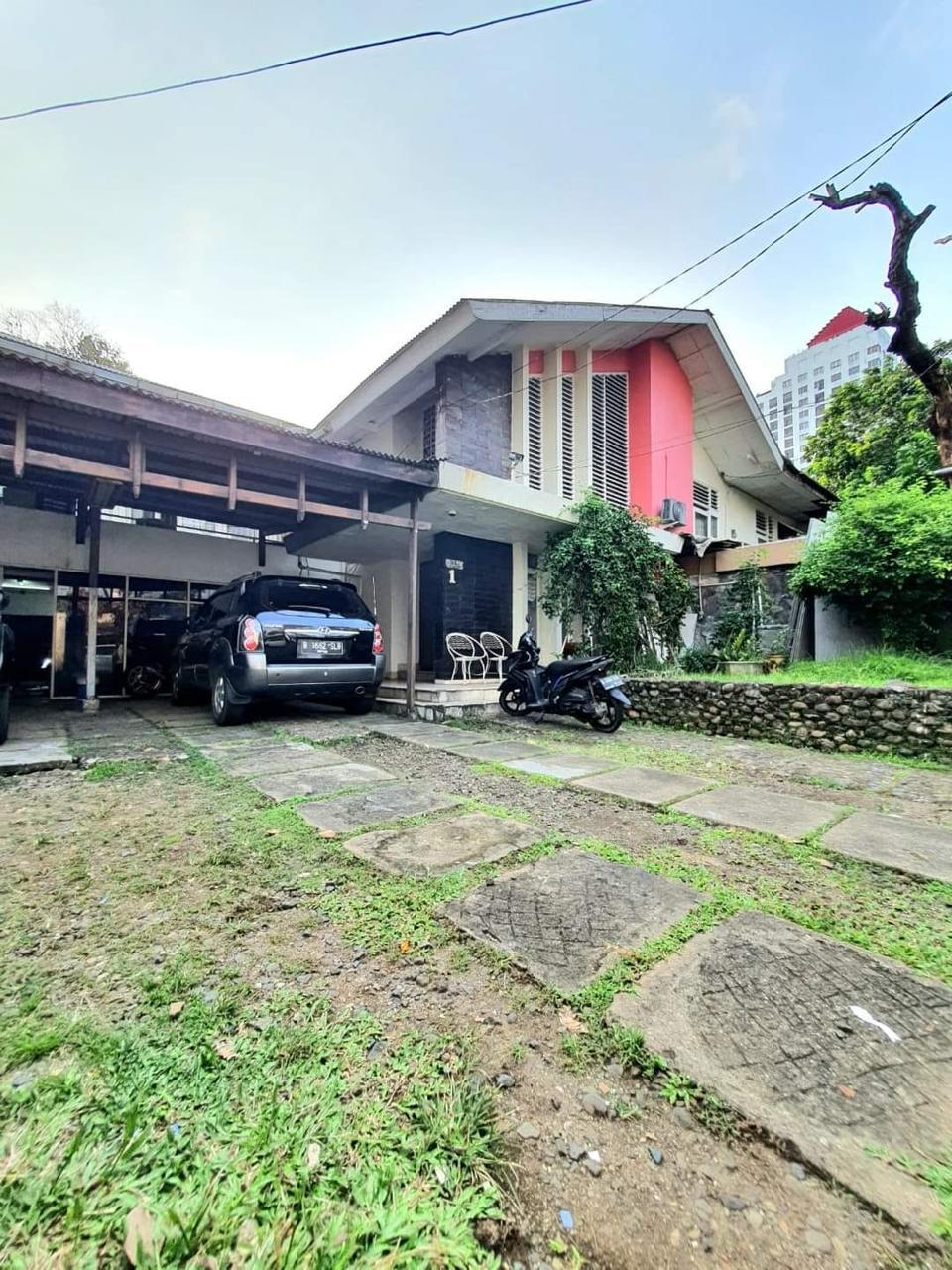 Dijual Murah Rumah Tua Hitung Tanah Tebet Barat Raya, Jakarta Selatan