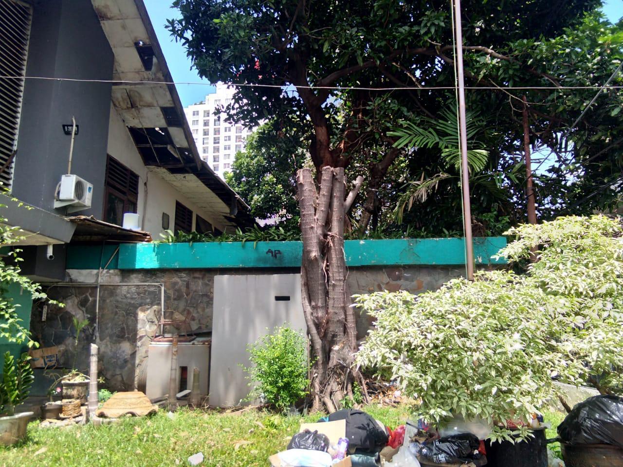 Dijual Murah Rumah Tua Hitung Tanah Tebet Barat Raya, Jakarta Selatan
