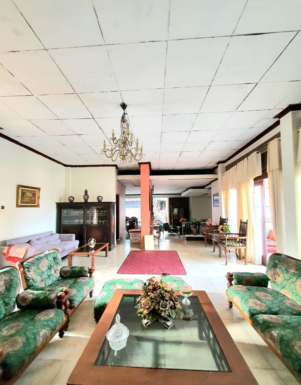 Dijual Murah Rumah Tua Hitung Tanah Tebet Barat Raya, Jakarta Selatan