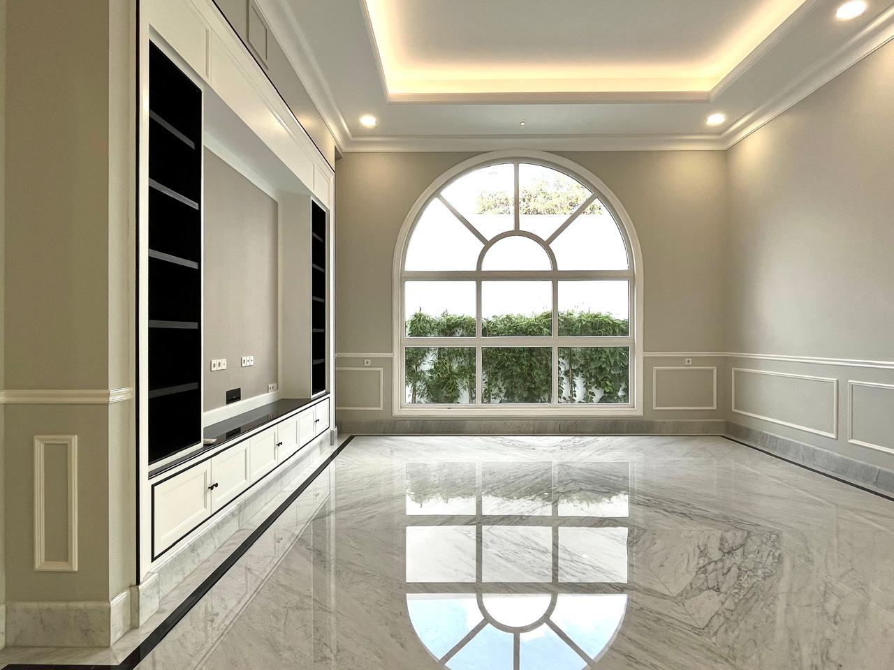 DIJUAL RUMAH MEWAH  BRAND NEW  SEMI FURNISHED MENTENG