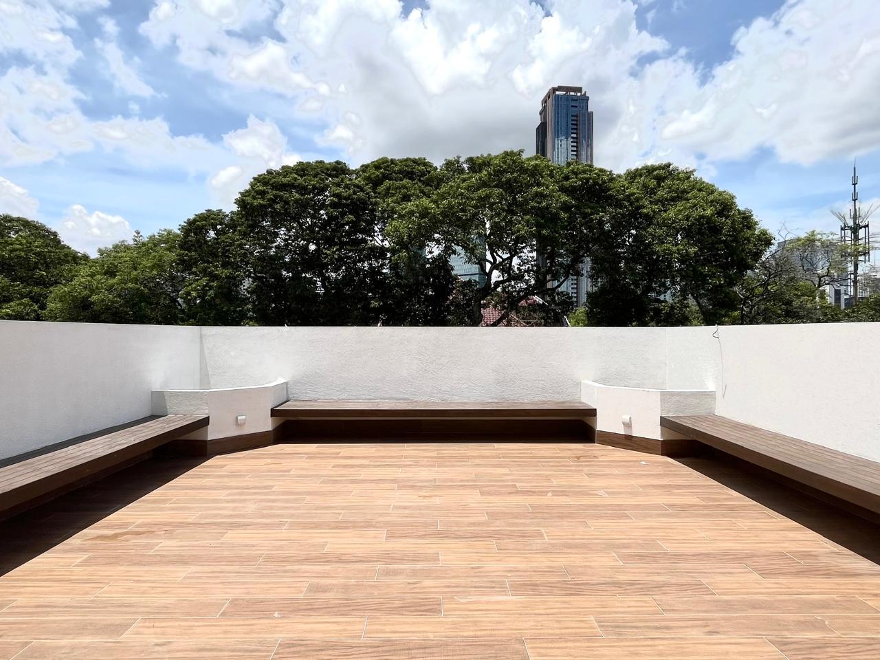 DIJUAL RUMAH MEWAH  BRAND NEW  SEMI FURNISHED MENTENG