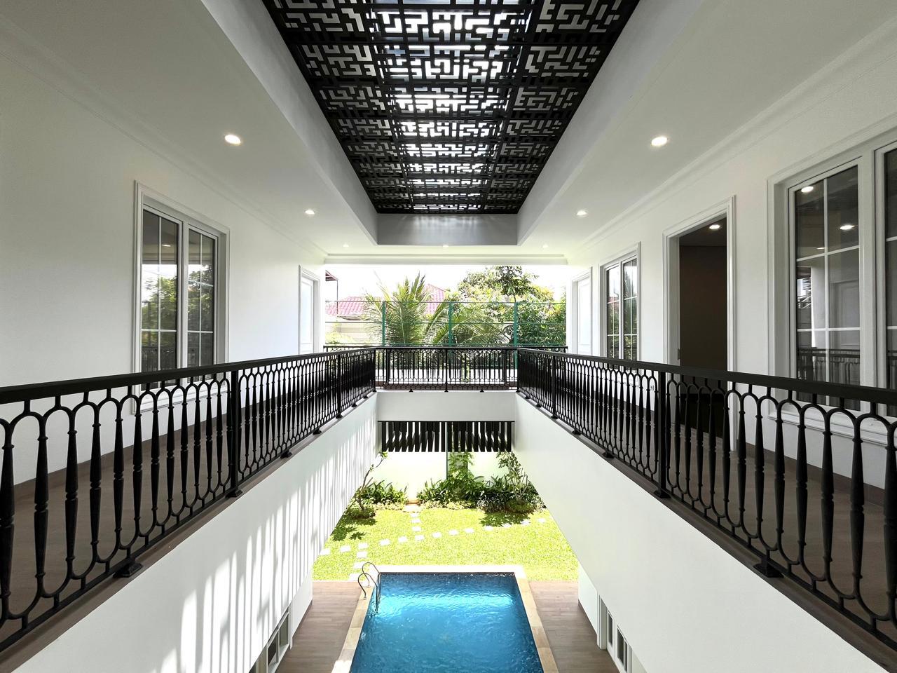 DIJUAL RUMAH MEWAH  BRAND NEW  SEMI FURNISHED MENTENG
