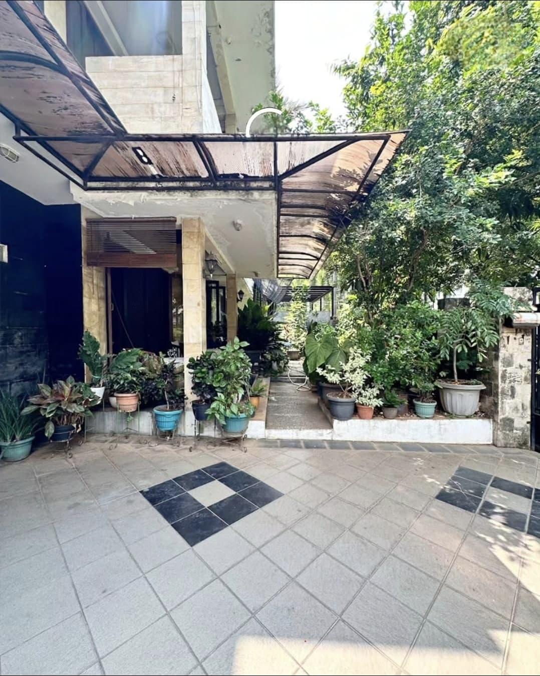 Rumah depan taman for sale di Senayan area, Kebayoran Baru