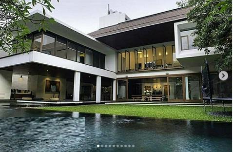 PONDOK INDAH - (FOR SALE) : RUMAH MEWAH, HIGH SPEC, DESIGNED BY ANDRA MATIN 