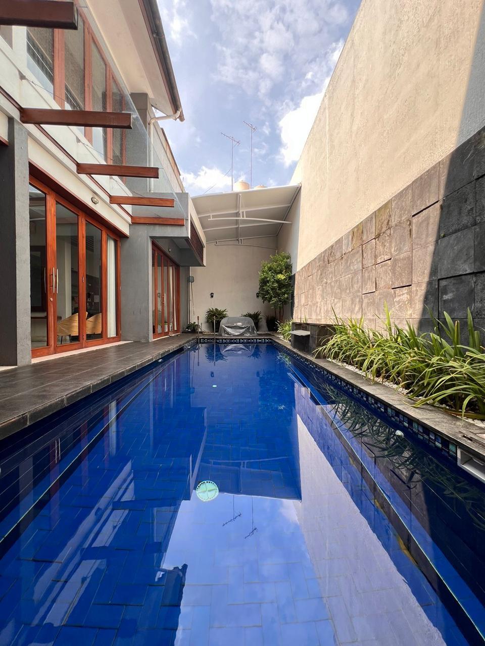 For sale Modern tropical house di Senopati area, Kebayoran Baru