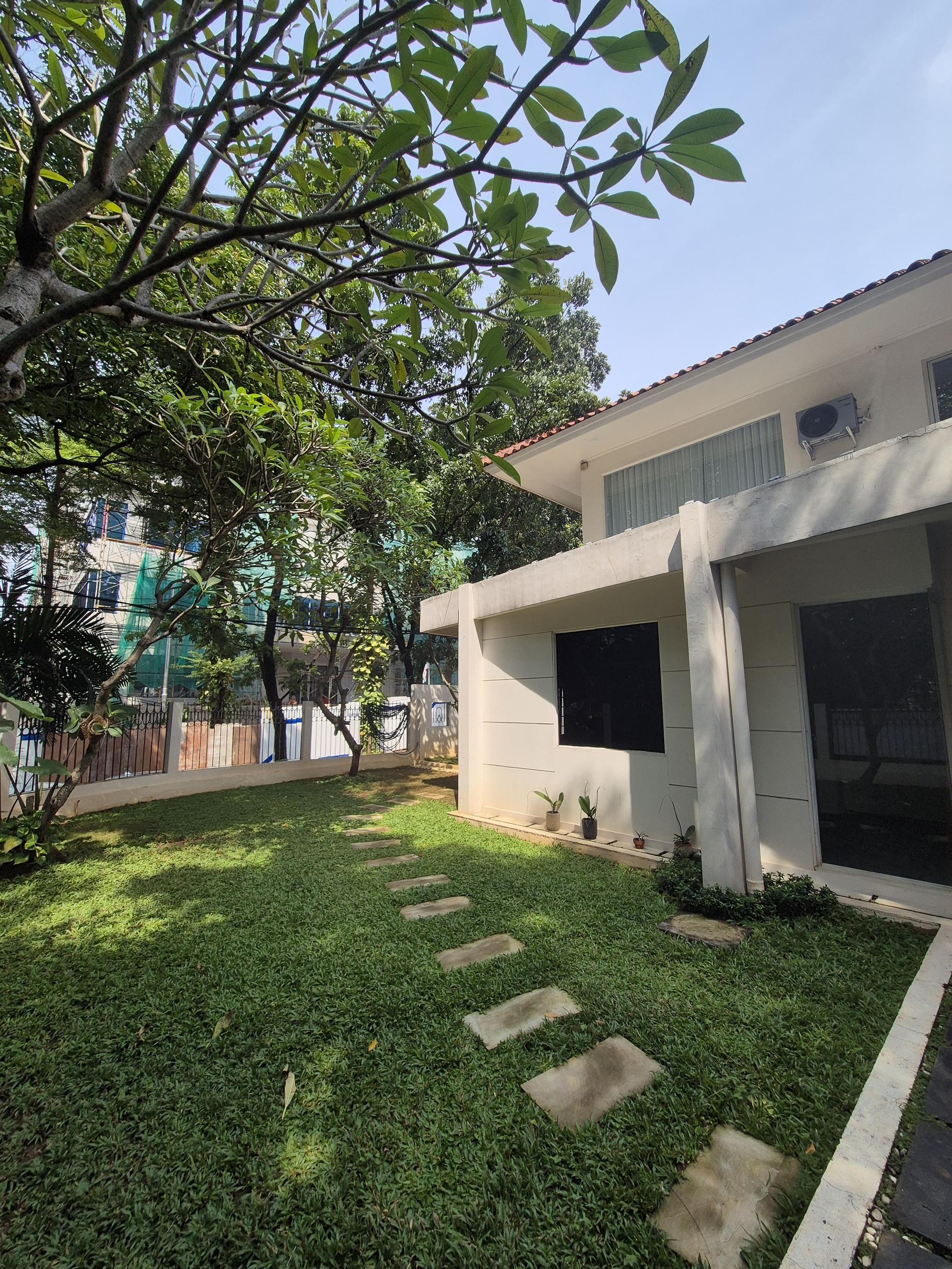  For sale rumah 2 lantai dekat Sency, lokasi prime & strategis