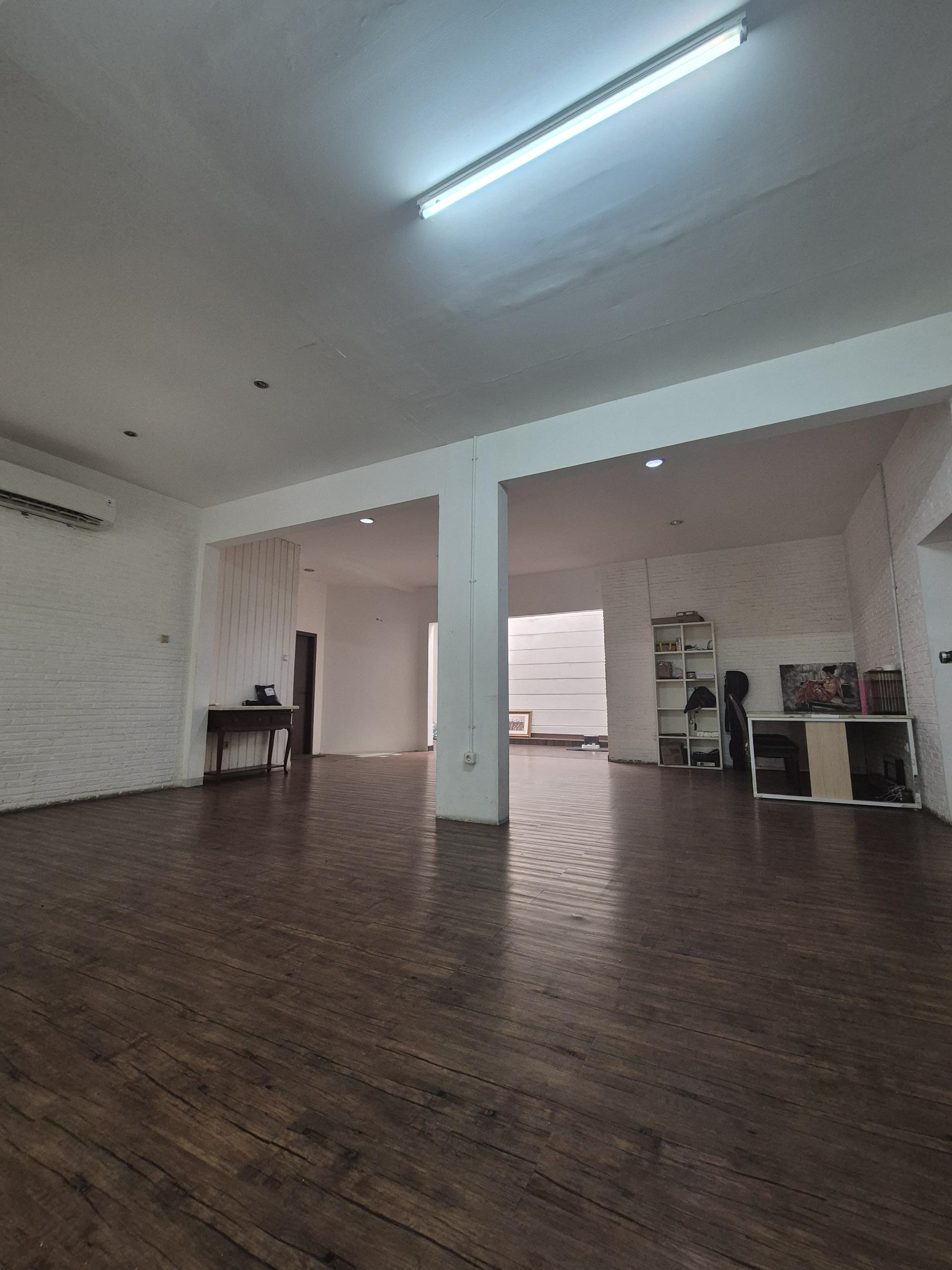  For sale rumah 2 lantai dekat Sency, lokasi prime & strategis