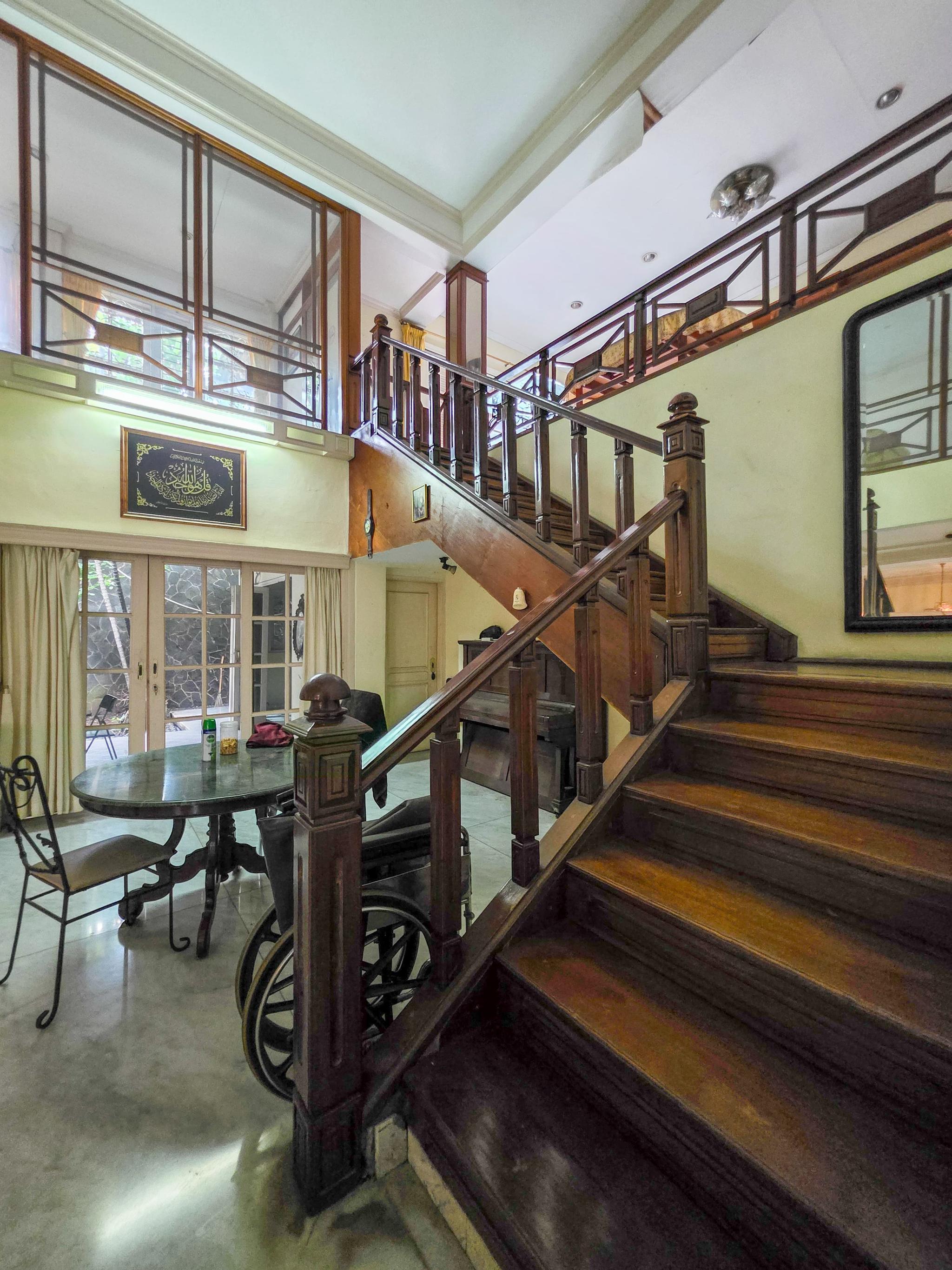 Rumah tua hitung tanah di Kebayoran Baru good deal 