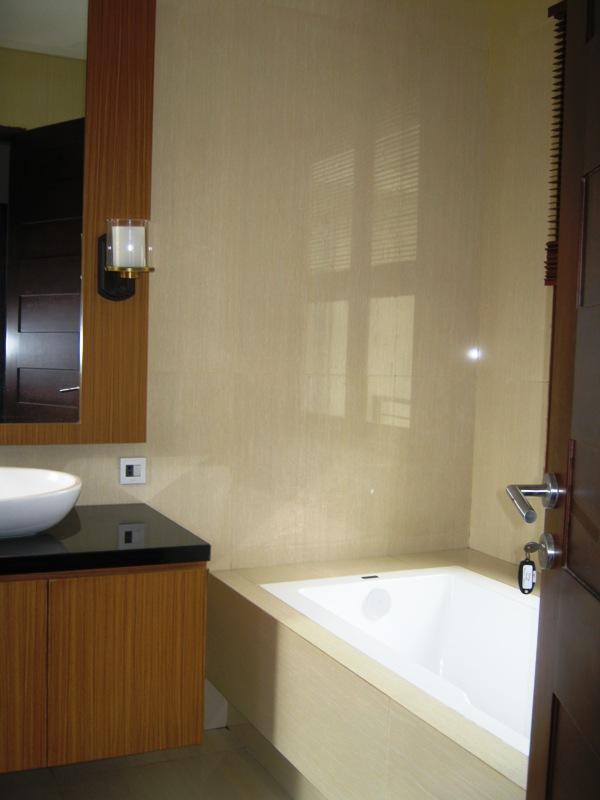 Disewa Rumah di Kemang Timur Jakarta  ~ Semi Furnished ~