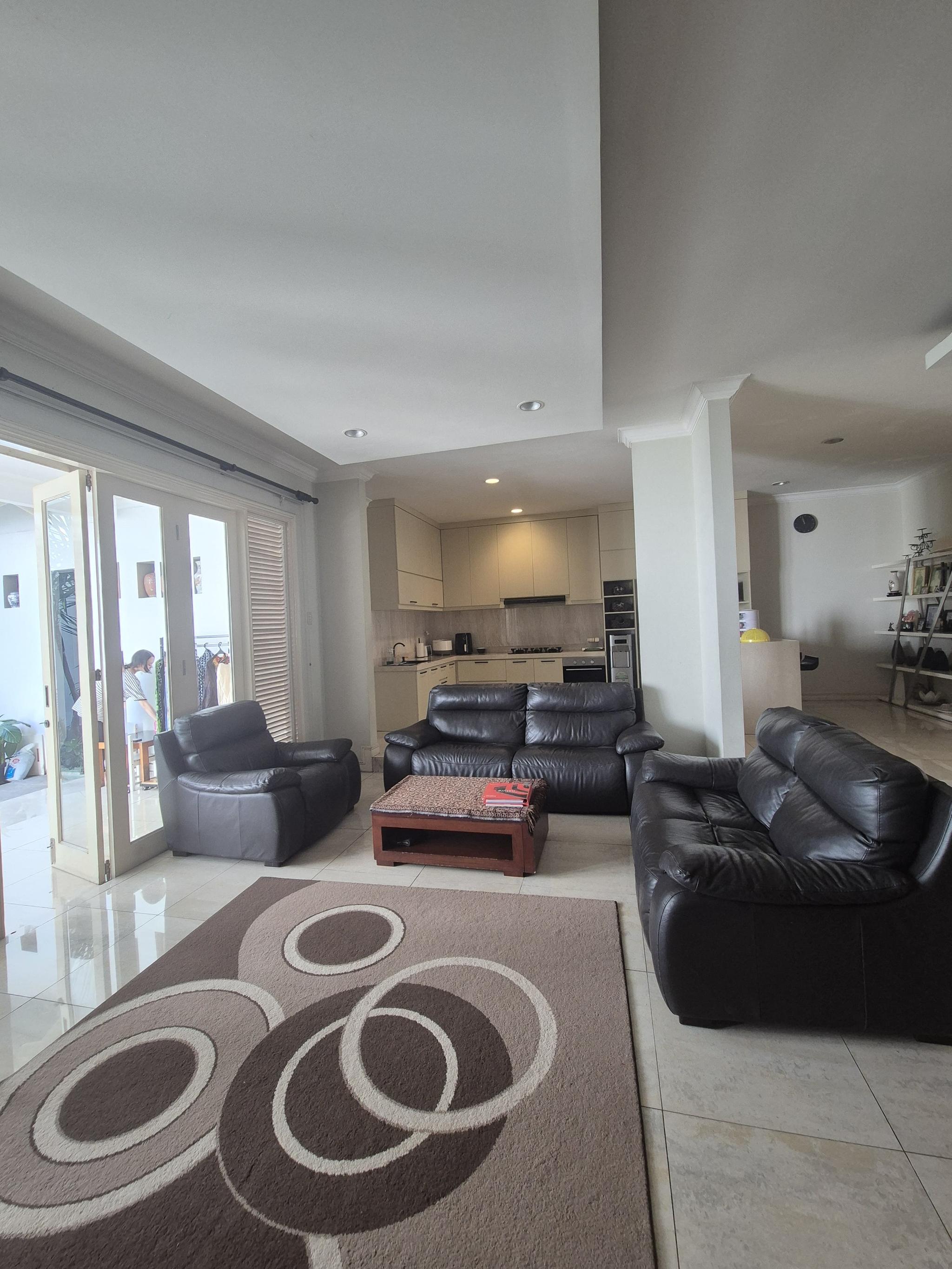 Dijual rumah 2 lt + basement siap huni di Senopati area