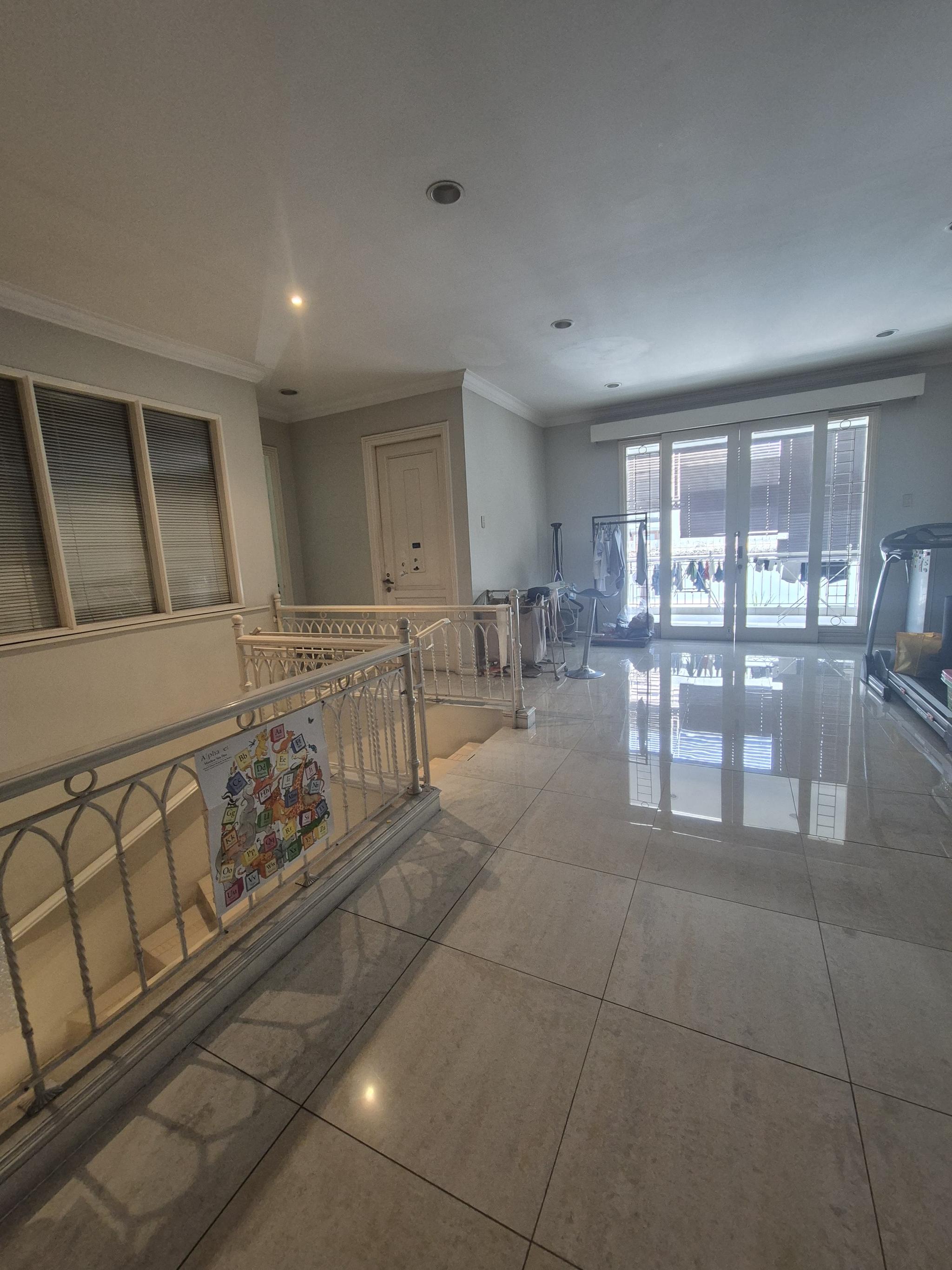 Dijual rumah 2 lt + basement siap huni di Senopati area