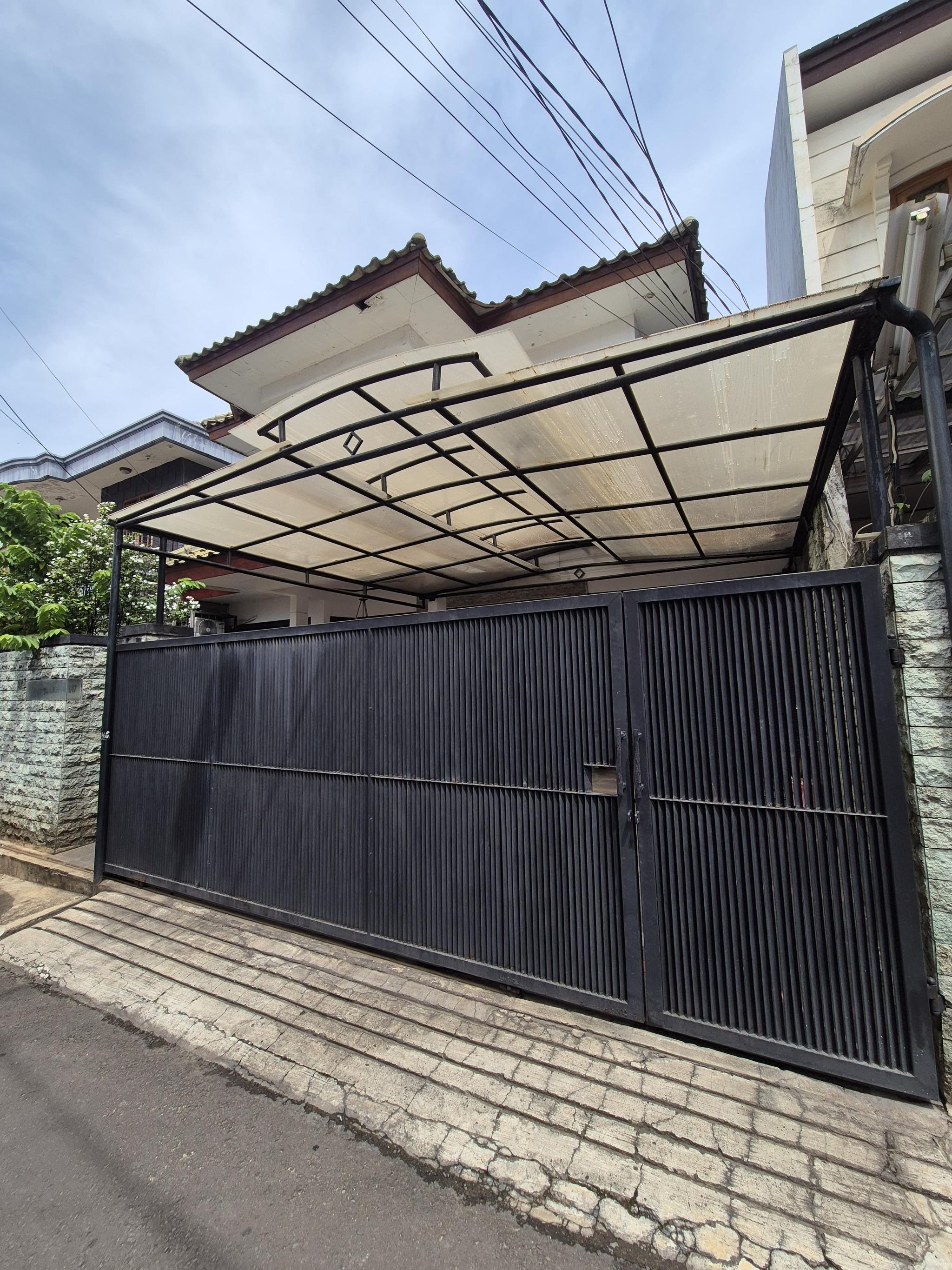 For sale rumah terawat 2 lantai di SCBD area keb baru