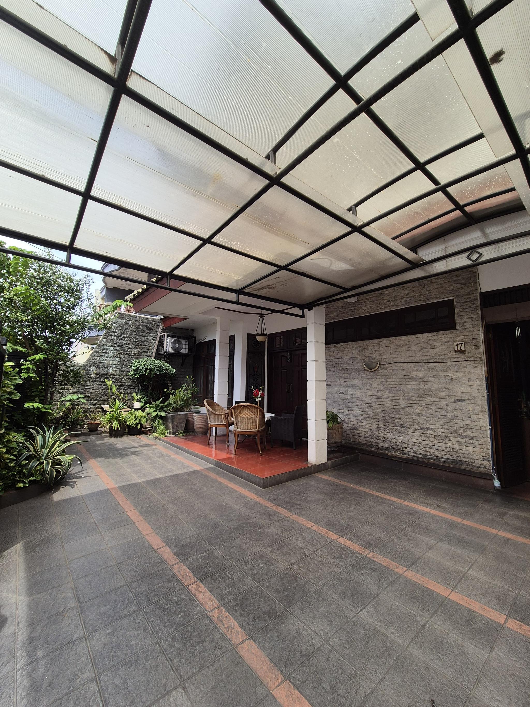 For sale rumah terawat 2 lantai di SCBD area keb baru