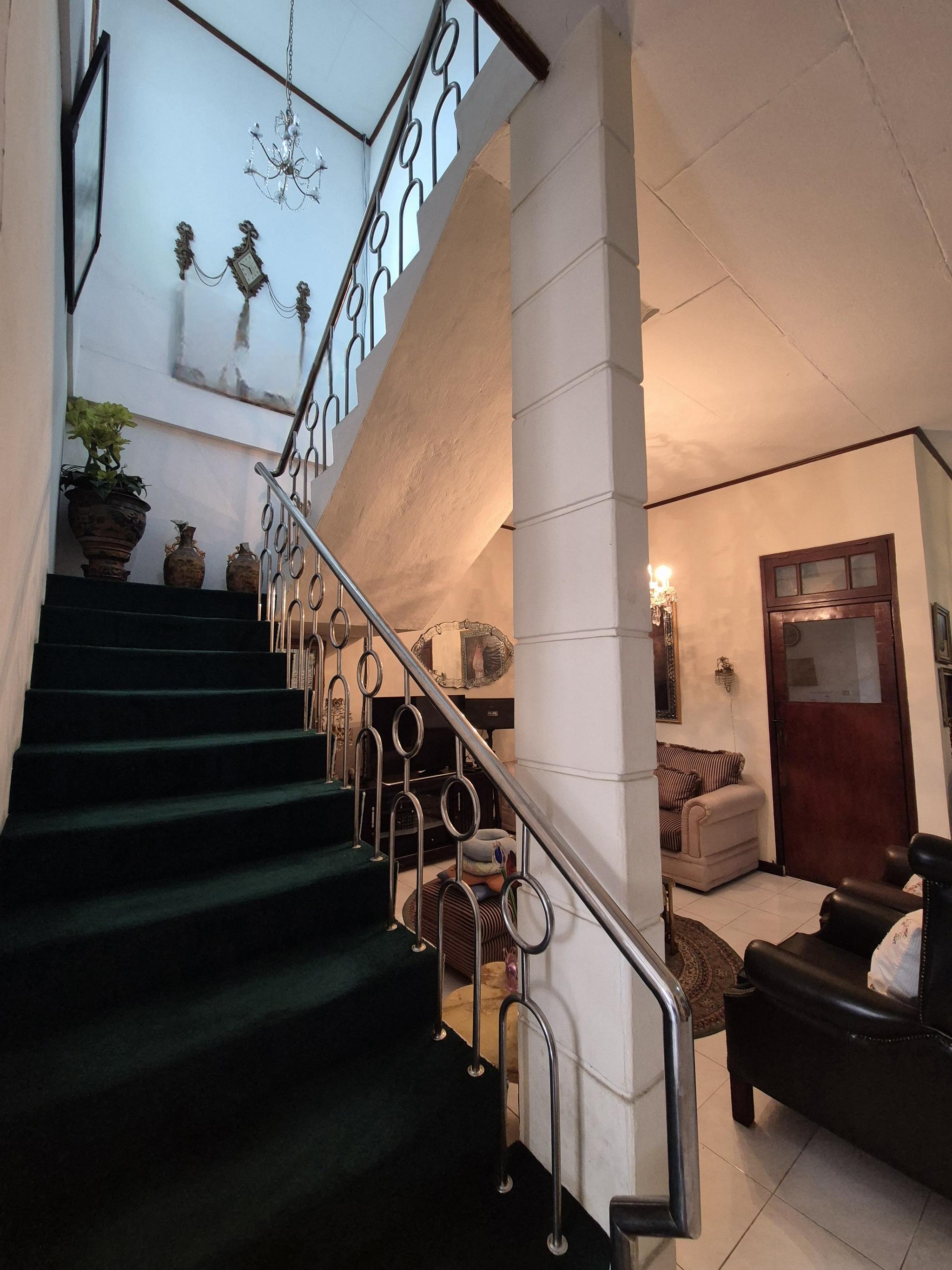 For sale rumah terawat 2 lantai di SCBD area keb baru