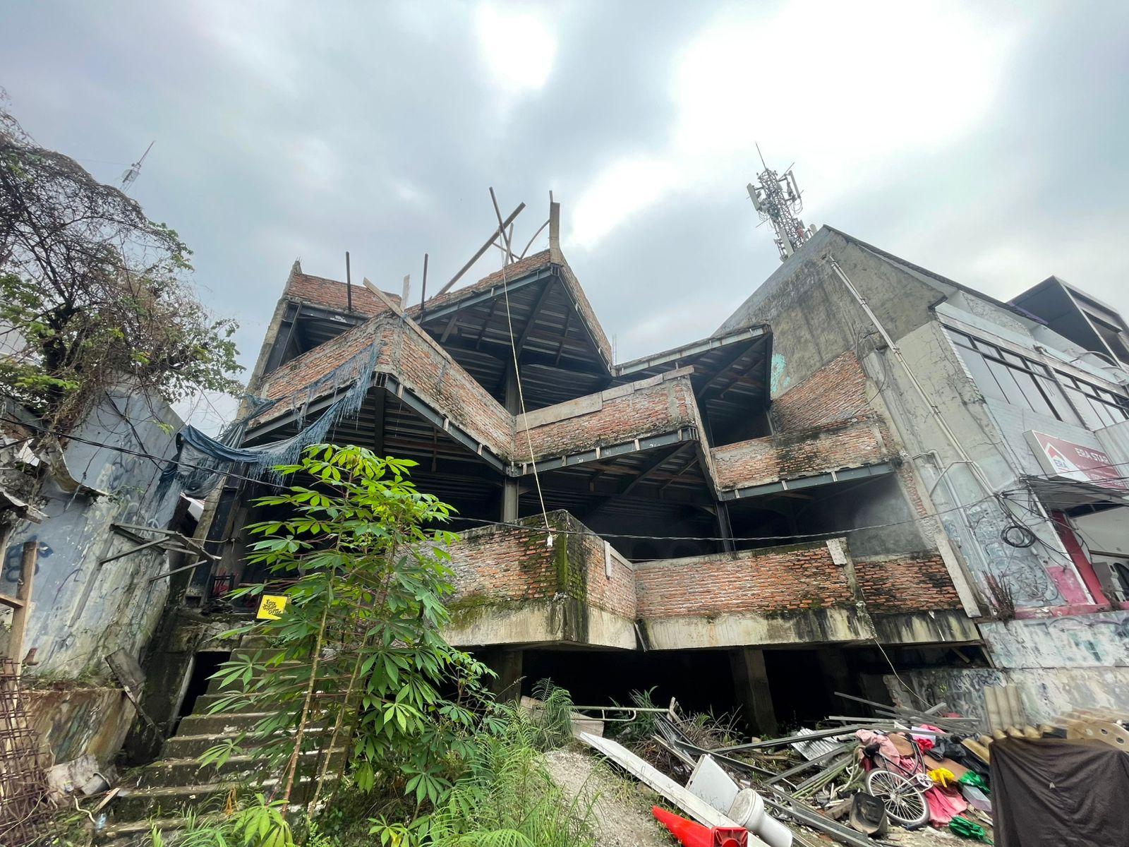 Disewa Bangunan Ruko Pinggir Jalan Raya Barito Jaksel