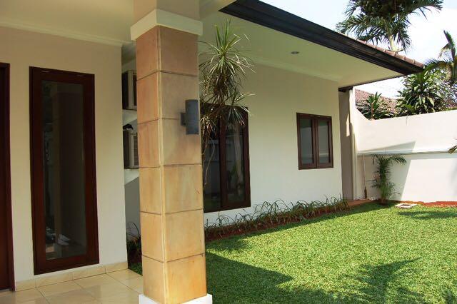 House FOR RENT in Kemang 
