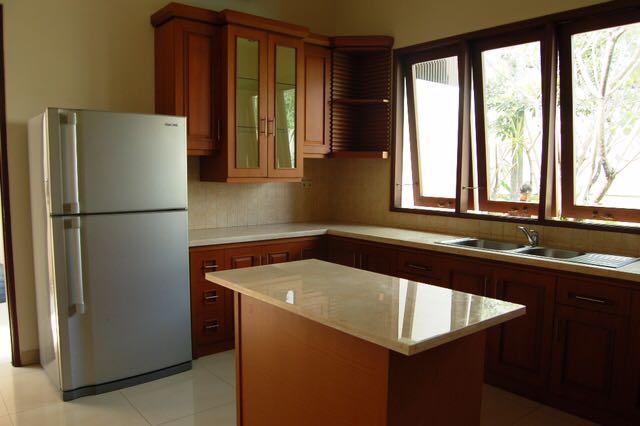 House FOR RENT in Kemang 