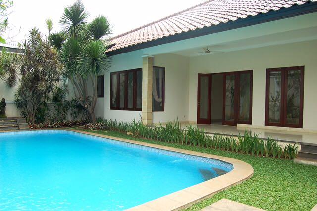 House FOR RENT in Kemang 