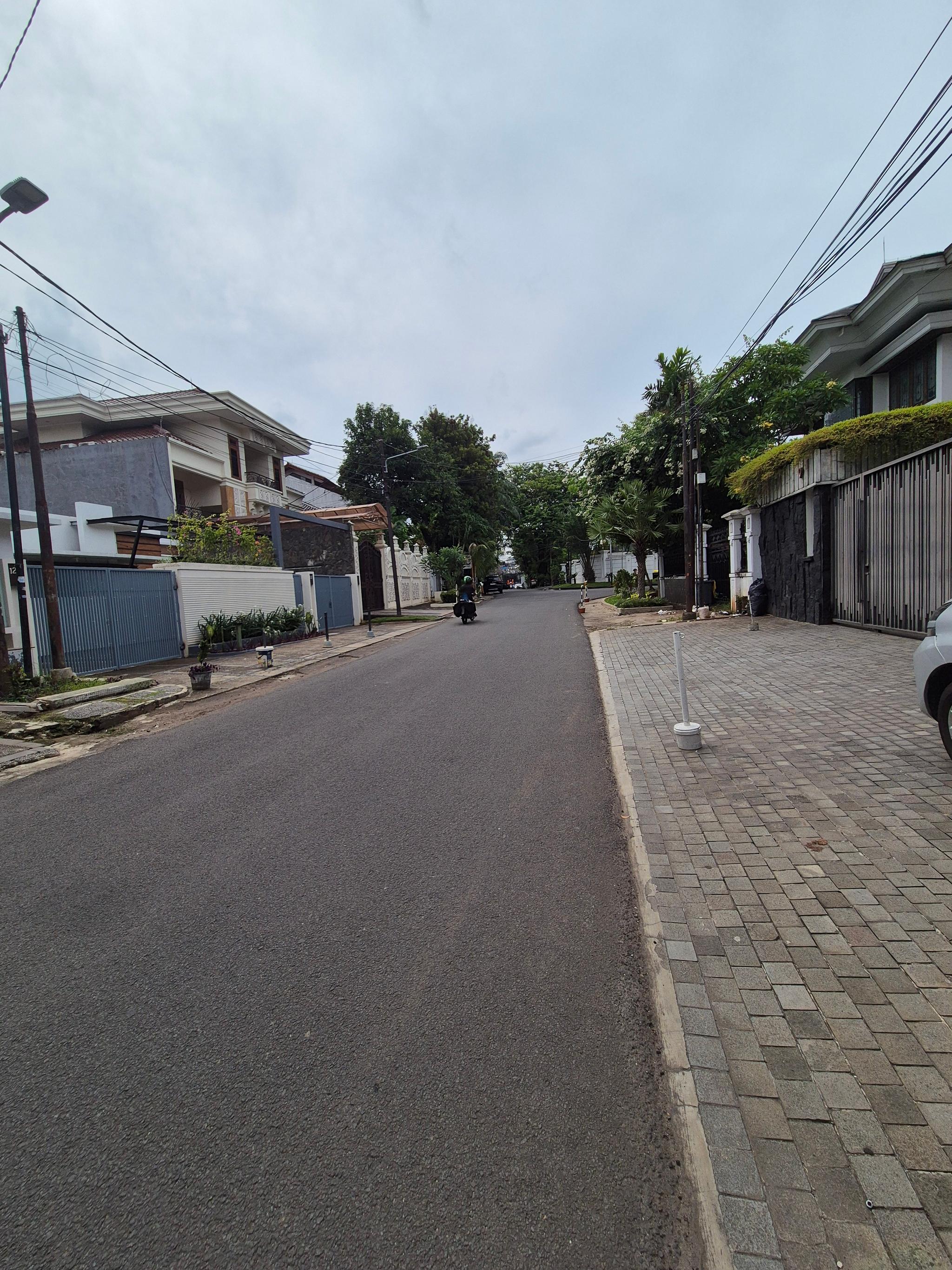 Good deal!Rumah hitung tanah kebayoran baru - cikajang 
