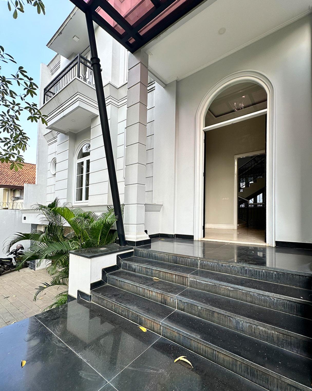 Rumah siap huni di brawijaya kebayoran baru brand new