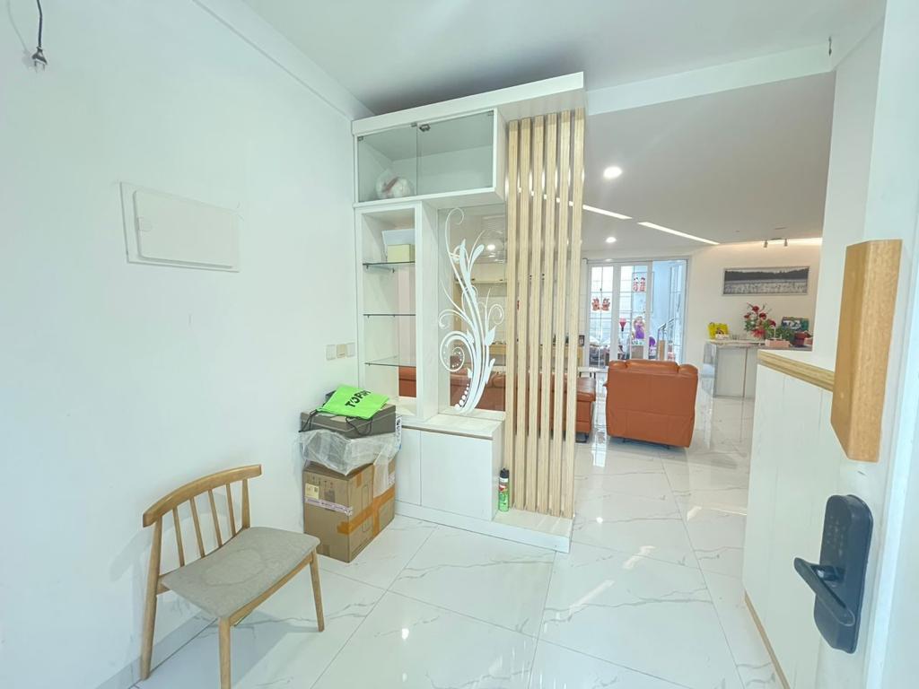 Dijual Rumah Golf Lake Residence Jakarta Barat