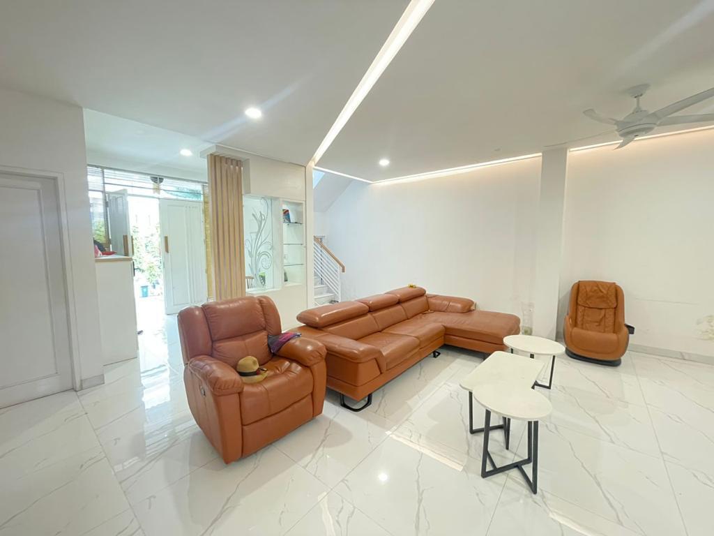 Dijual Rumah Golf Lake Residence Jakarta Barat