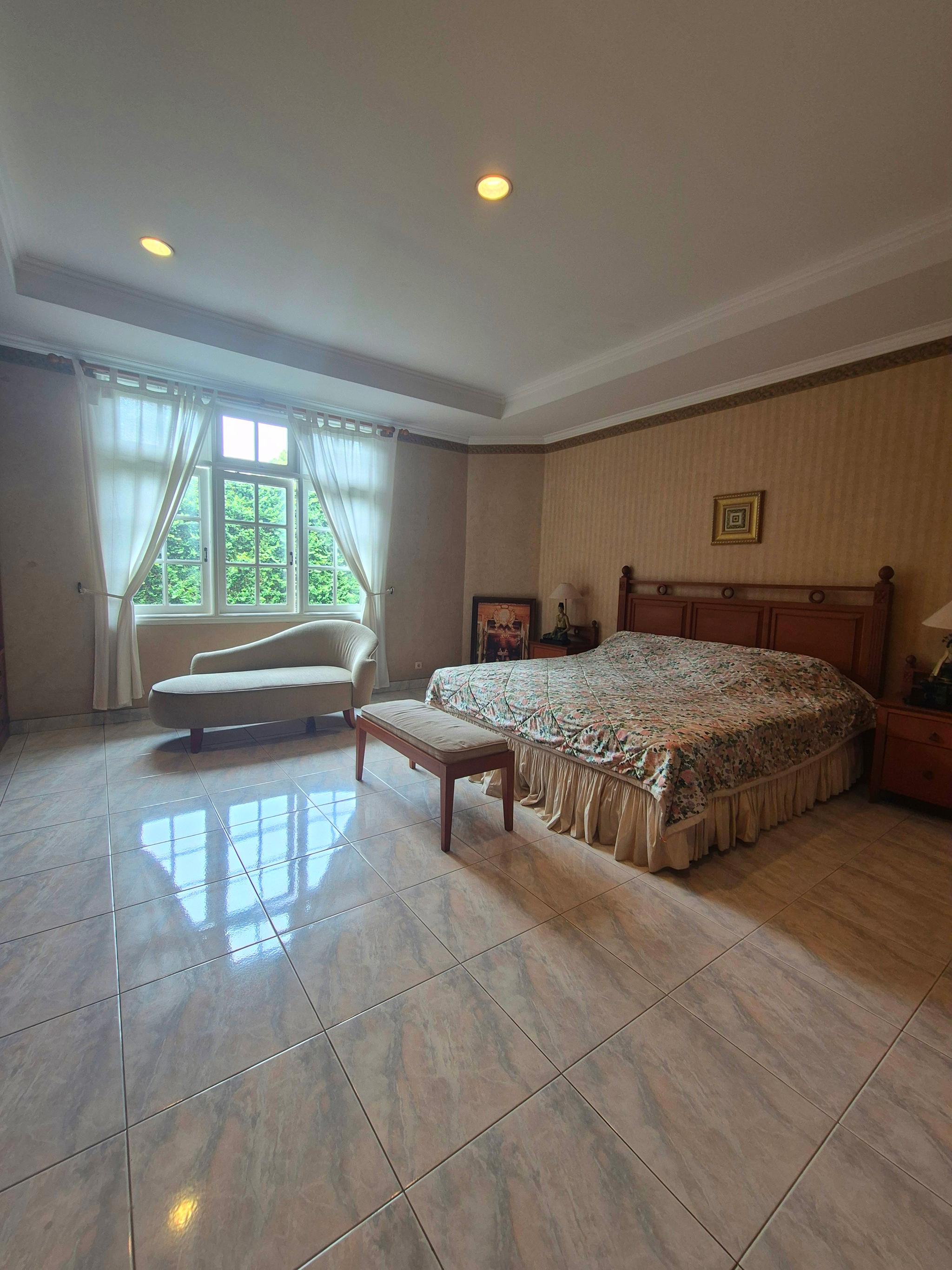 Good deal! Rumah di Senopati area row jalan lebar 