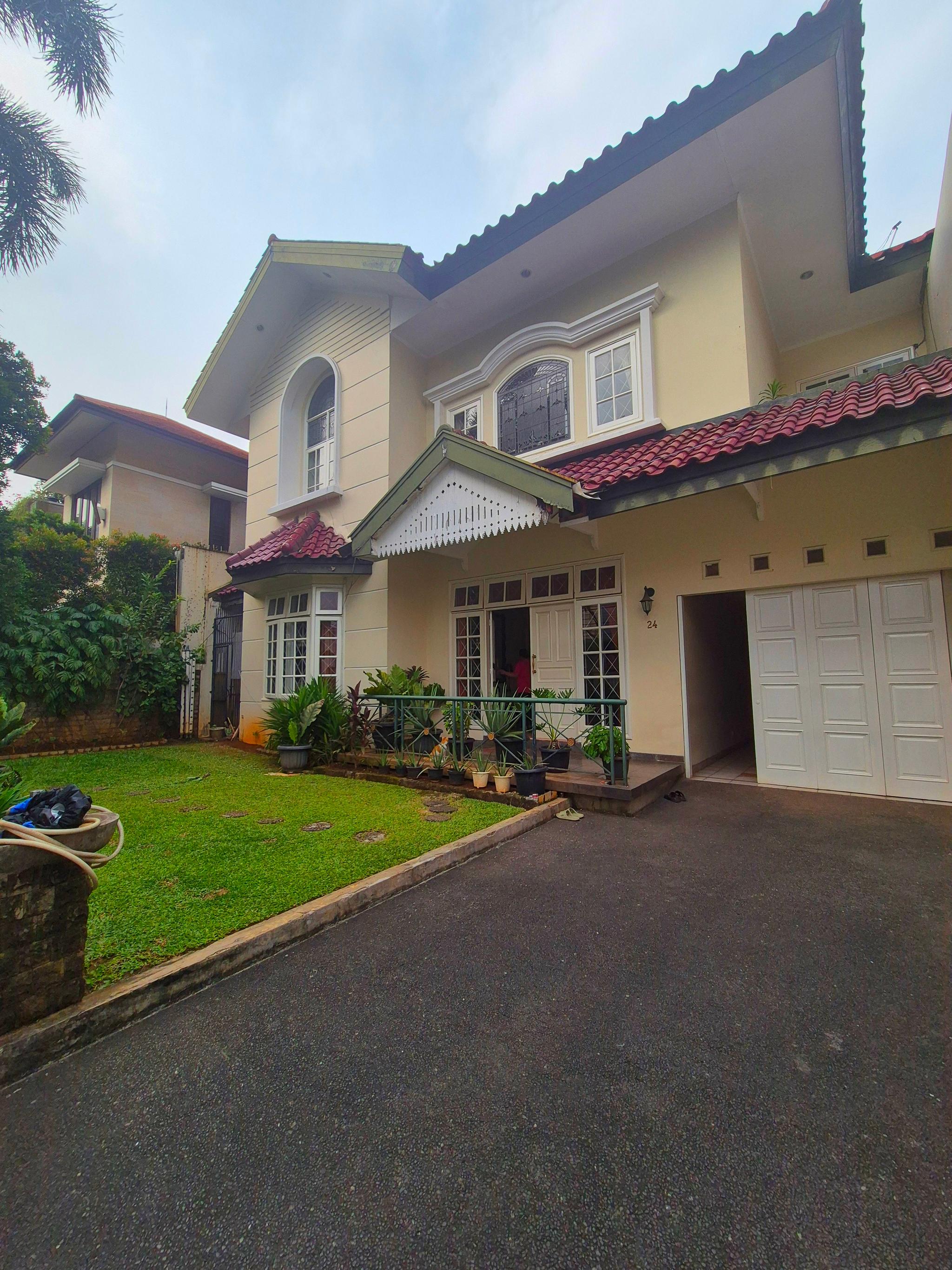 Good deal! Rumah di Senopati area row jalan lebar 