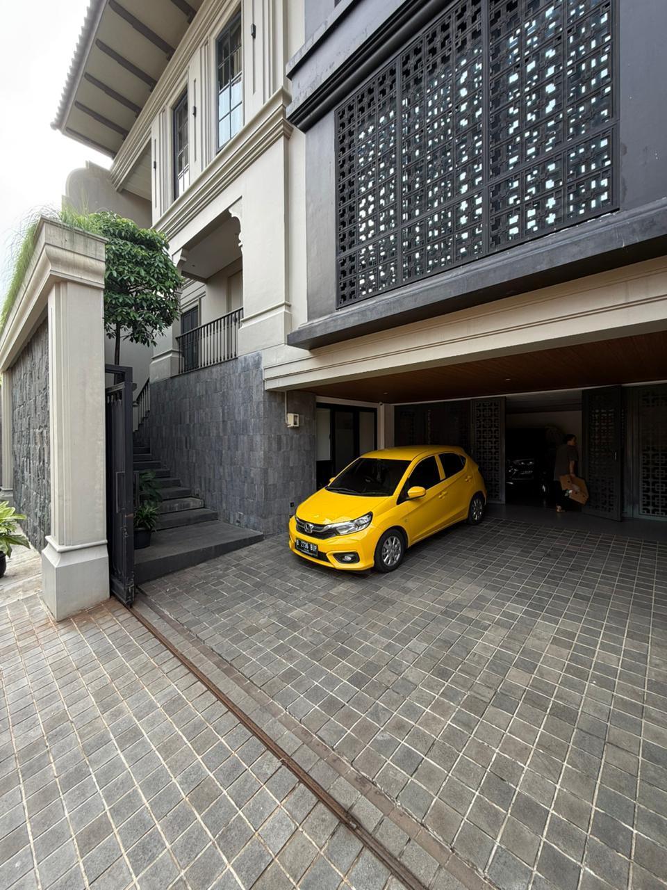 Rumah siap huni di Veteran dengan private swimming pool