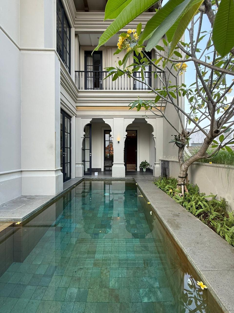 Rumah siap huni di Veteran dengan private swimming pool