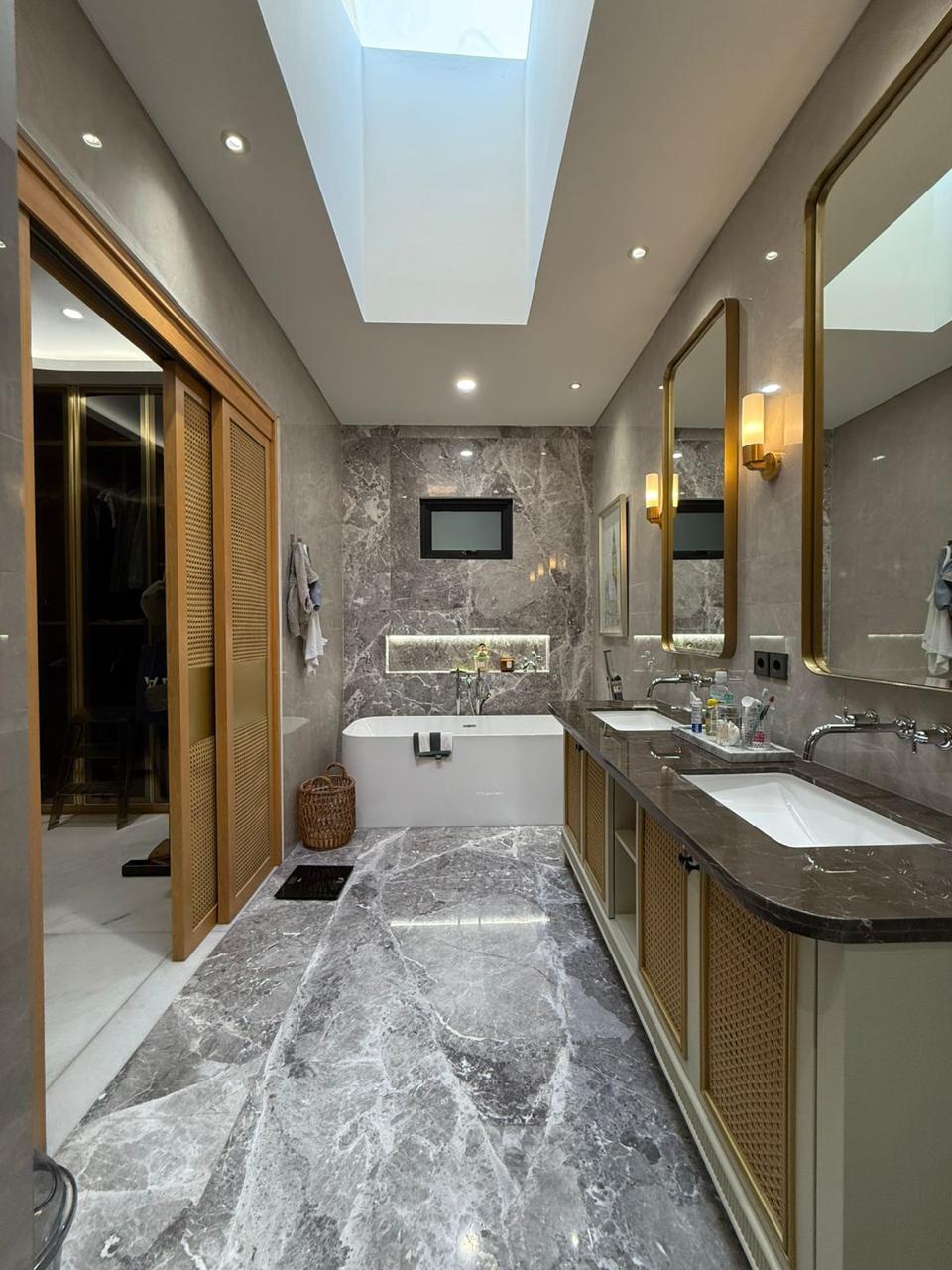 Rumah siap huni di Veteran dengan private swimming pool