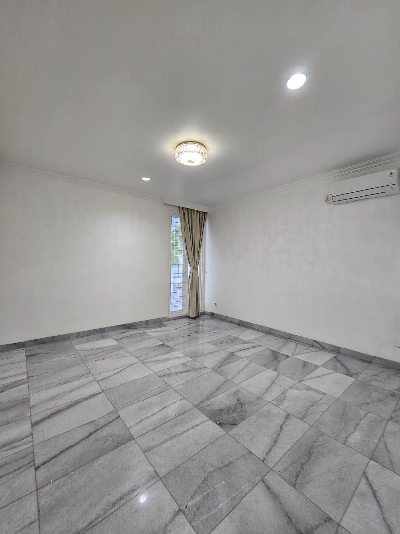 For sale rumah terawat 2 lantai dalam komplek Senayan