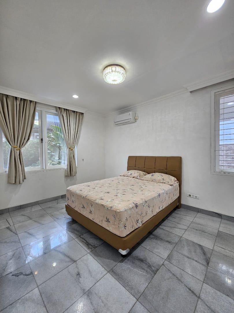 For sale rumah terawat 2 lantai dalam komplek Senayan