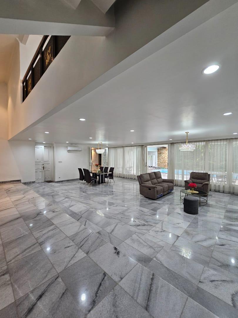 For sale rumah terawat 2 lantai dalam komplek Senayan