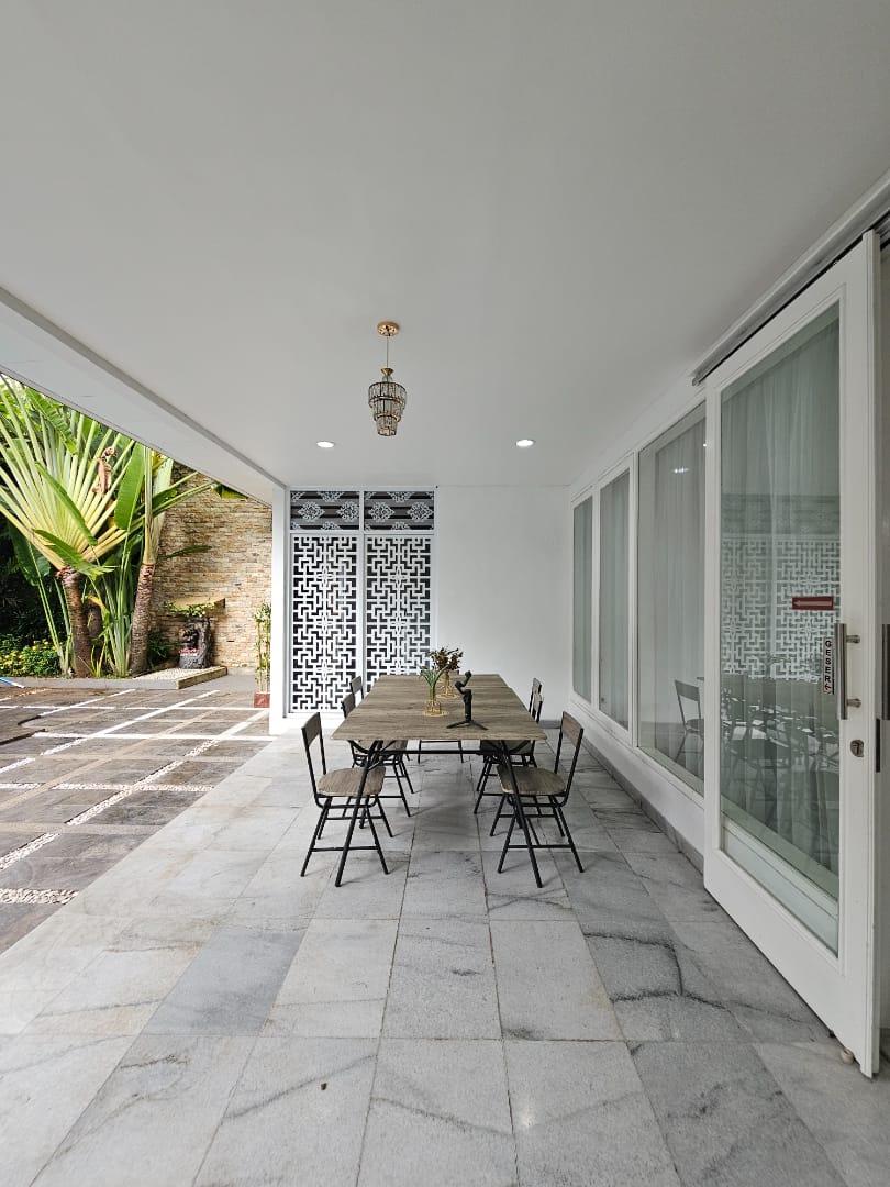 For sale rumah terawat 2 lantai dalam komplek Senayan