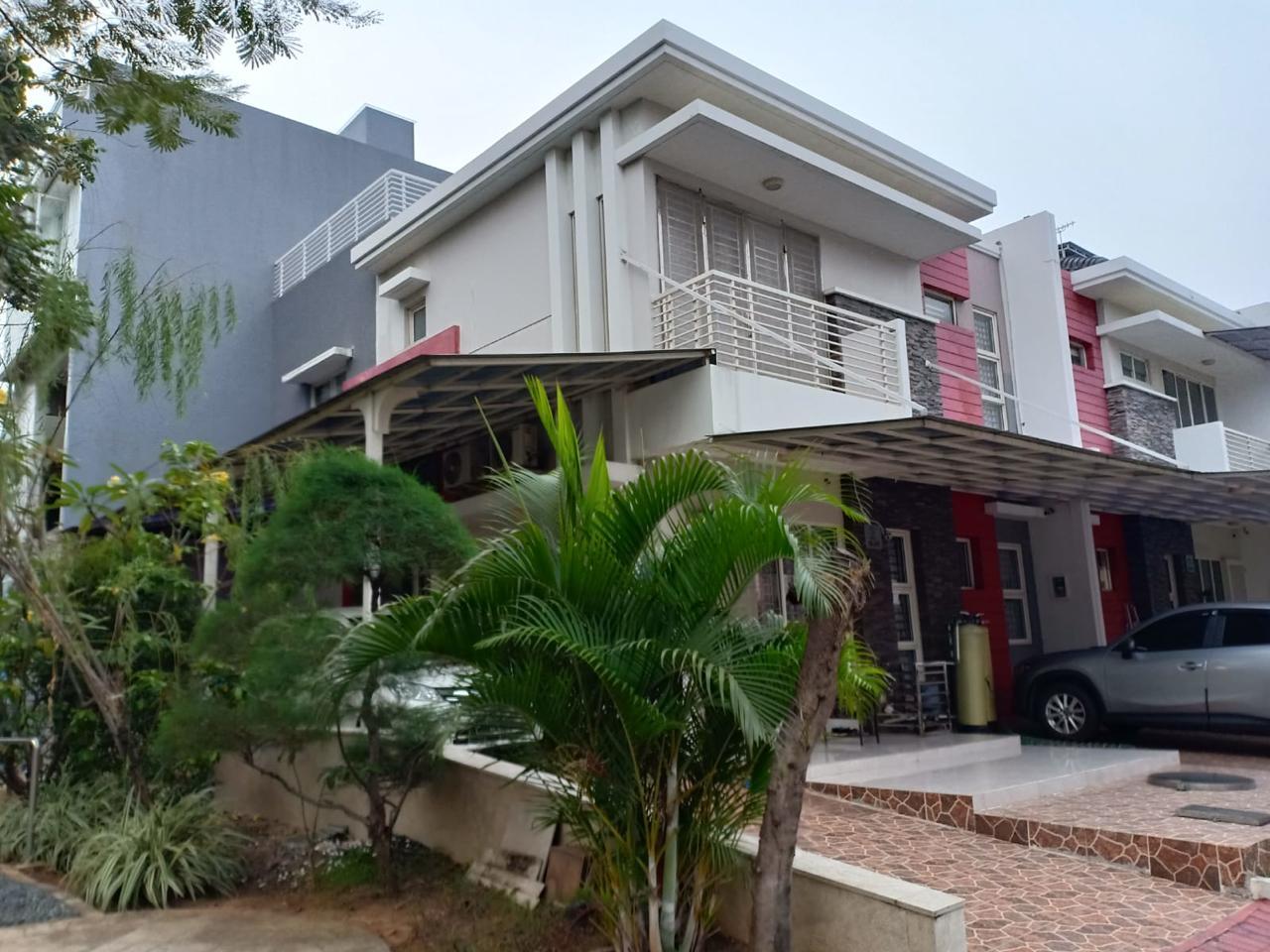 Dijual Rumah Golf Lake Residence (HOEK) Jakarta Barat