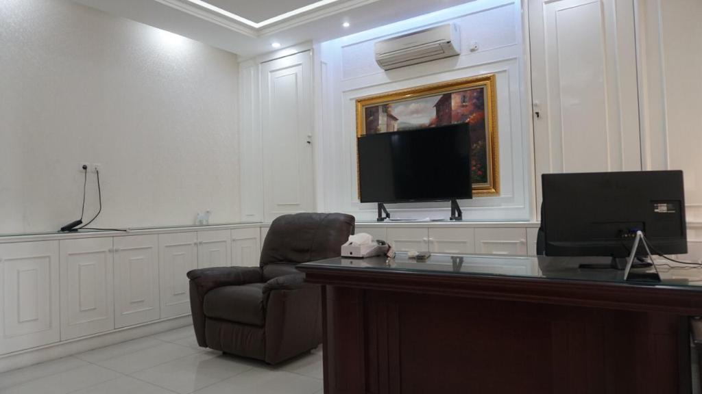 Dijual Gedung Kantor 3 Lantai Prime Area Kemang Timur