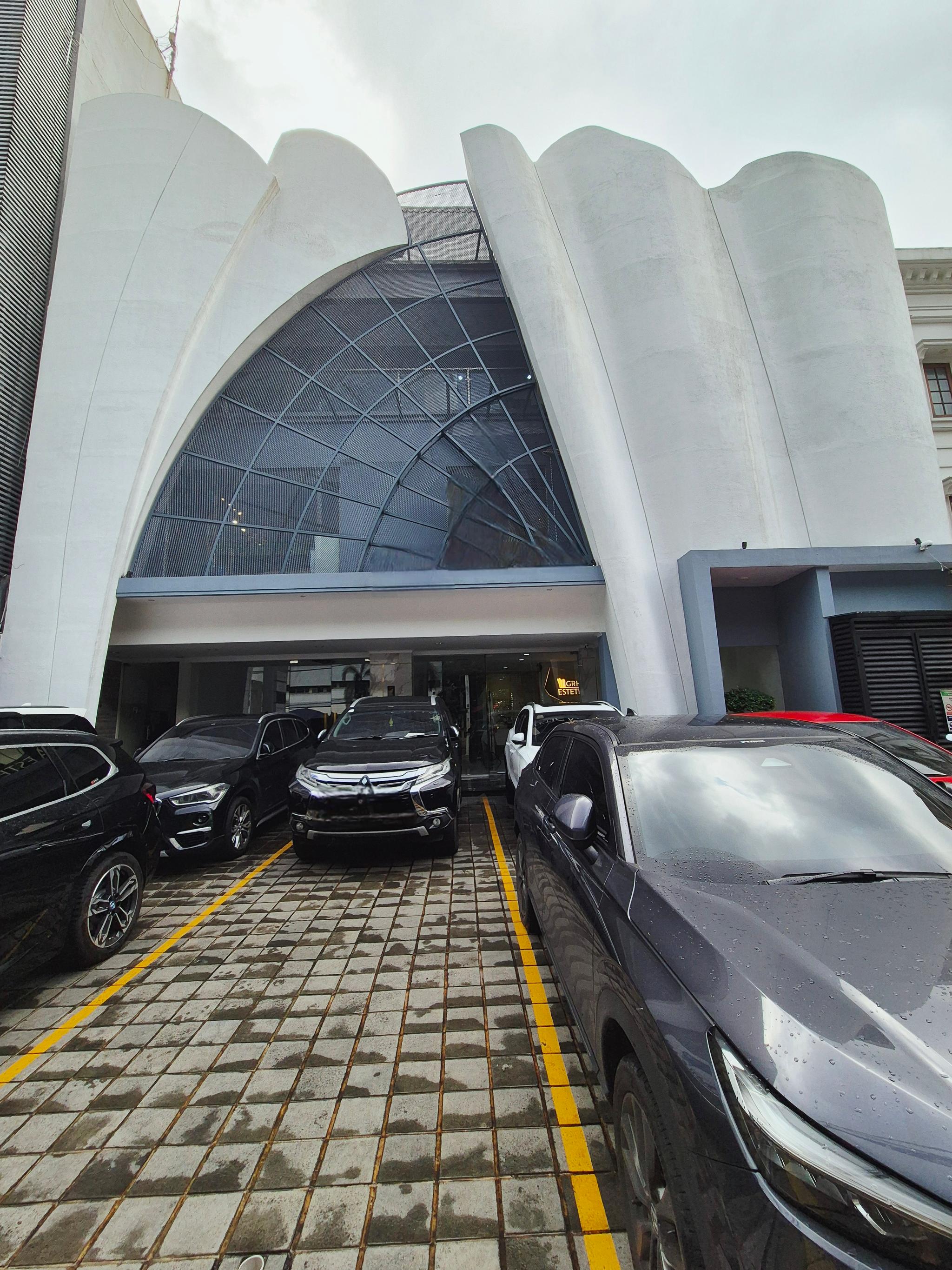 For sale mini building just renovated 2023 SCBD