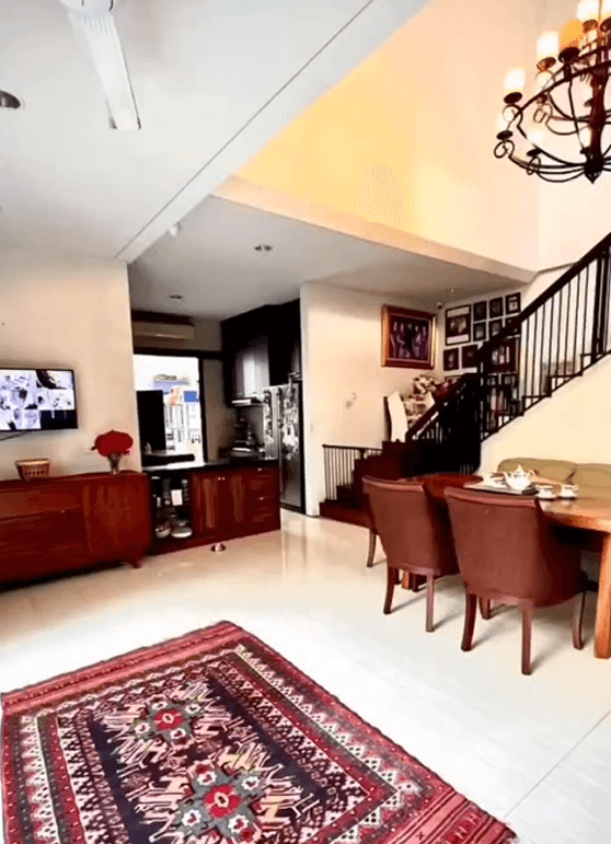  Dijual Rumah model Tropical House