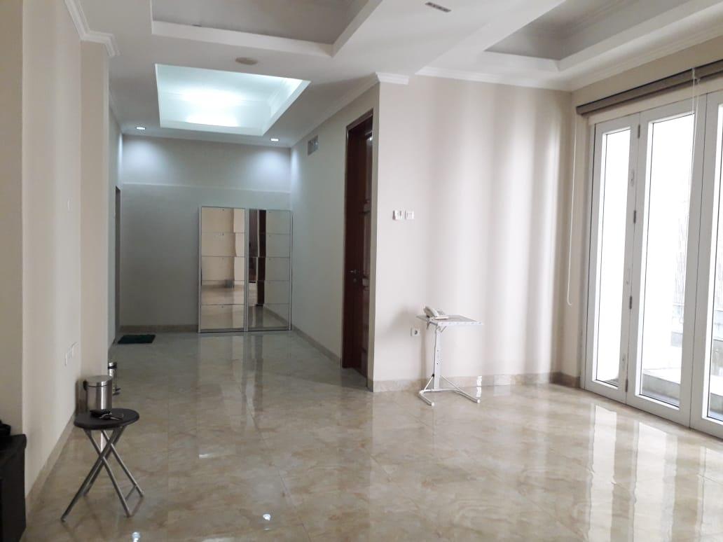 Rumah bertingkat 3,5 Lt, Semi Furnish by metric