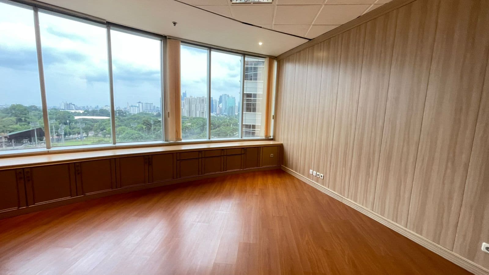 Disewa Siap Pakai Office Space Sudirman Jakarta Selatan