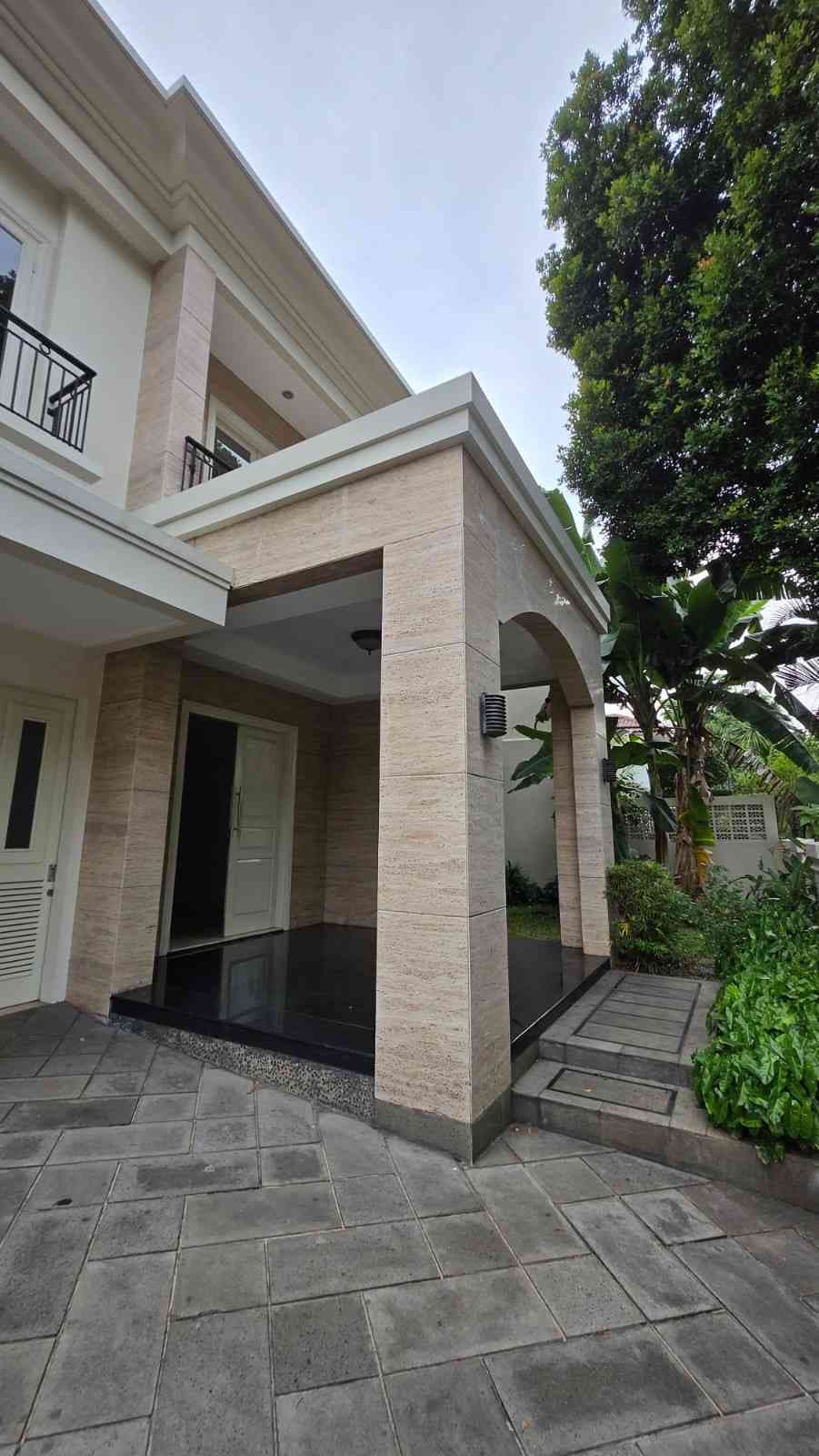 Disewakan Rumah Mewah di Pondok Indah