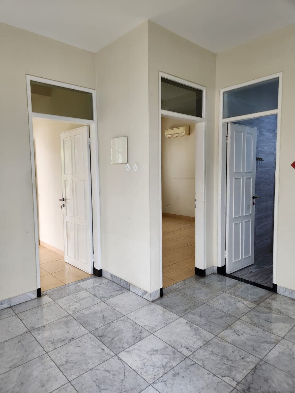 Dijual Rumah Tinggal Lokasi Dekat Pondok Indah Mall 2