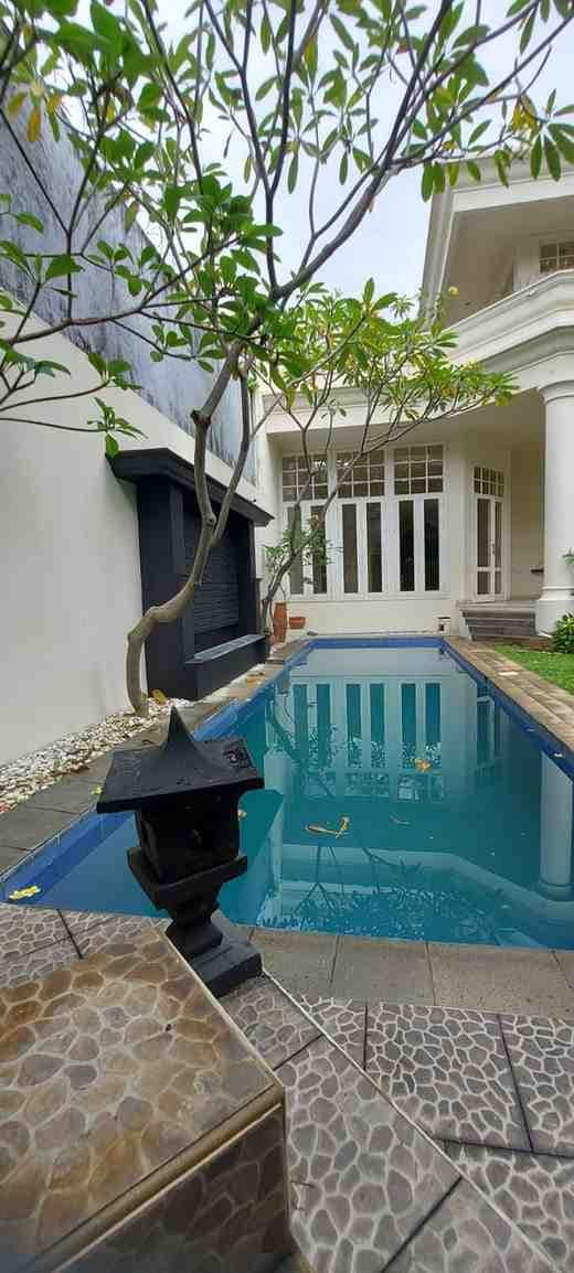 Dijual, Rumah Siap Huni 2.5 lantai Kemang Dalam