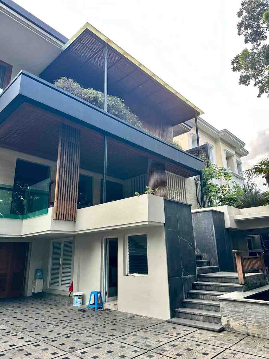 Dijual rumah di Metro Kencana Pondok Indah