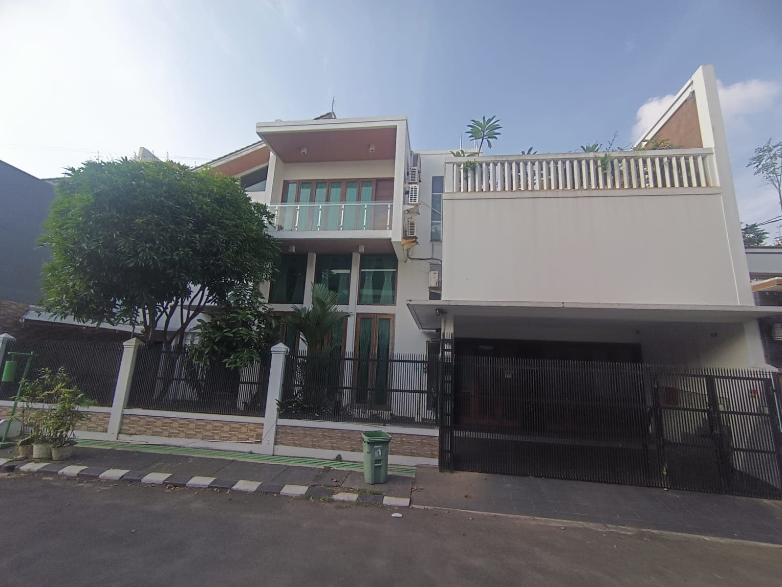 For Sale Rumah 3 Lantai Dua Muka Kemang Pratama