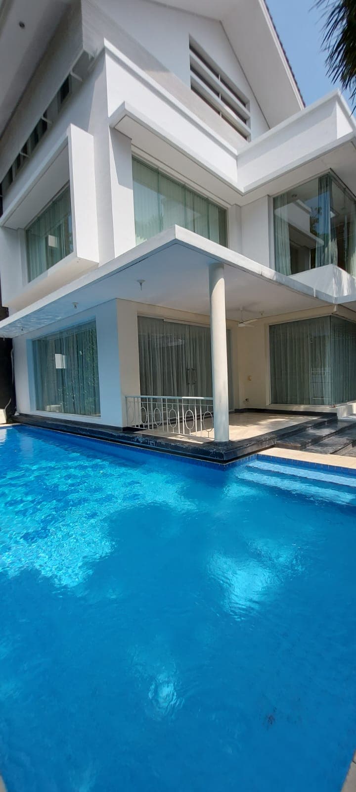 DISEWAKAN Rumah Jl. Kencana Indah, Pondok Indah