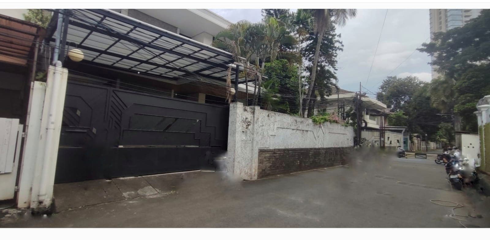 Dijual Rumah Tua Hitung Tanah Simprug Jaksel